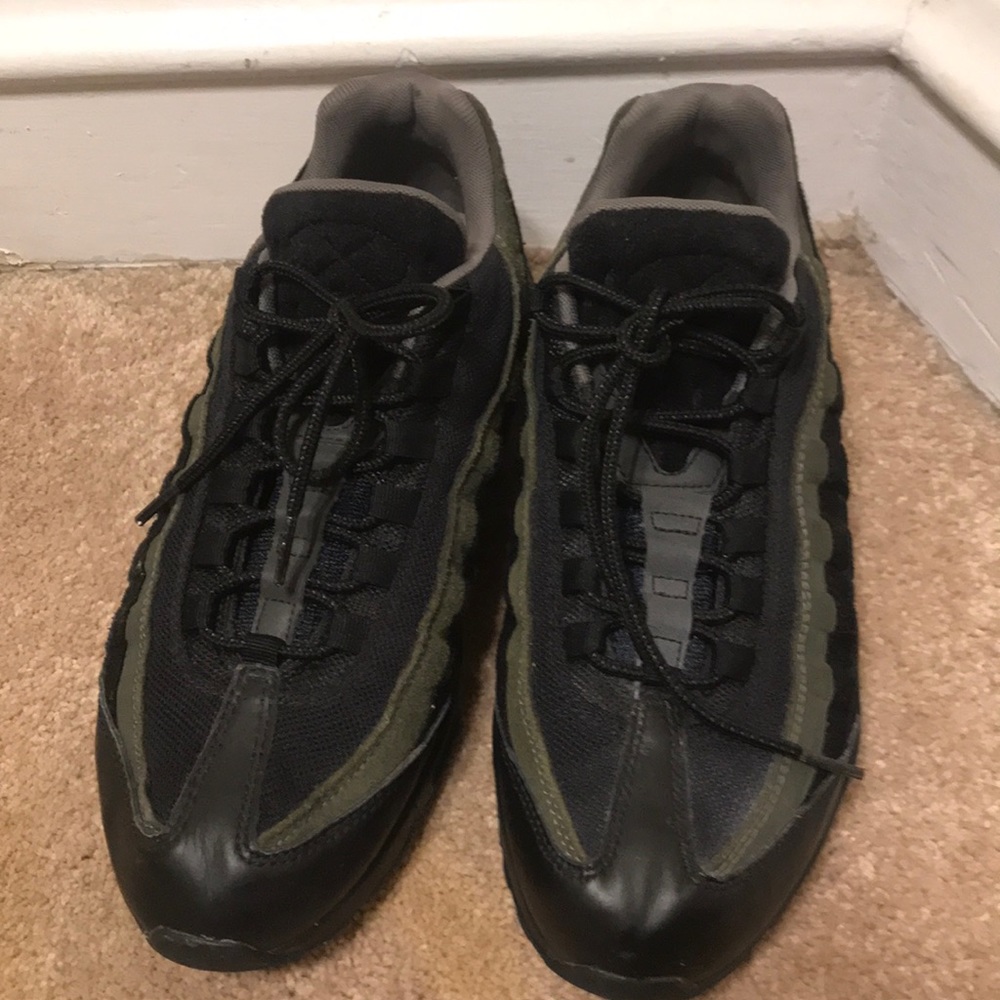 Men’s Black and Gray Nike Air size 10 sneakers